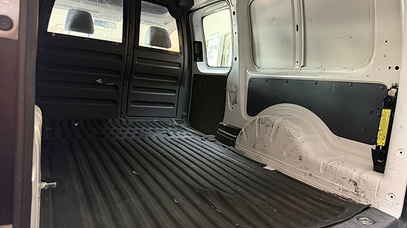Volkswagen Caddy Maxi 19 of 30