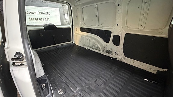 Volkswagen Caddy Maxi 16 of 30