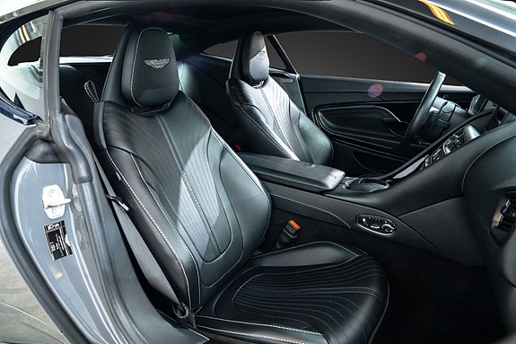Aston Martin DB11 25 of 27