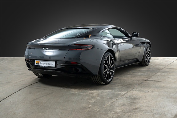 Aston Martin DB11 11 of 27