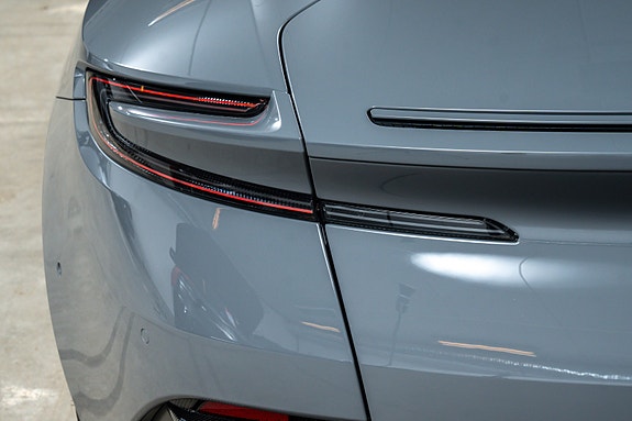 Aston Martin DB11 10 of 27