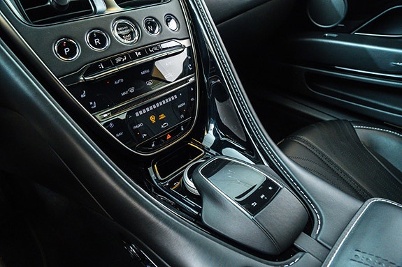 Aston Martin DB11 16 of 27