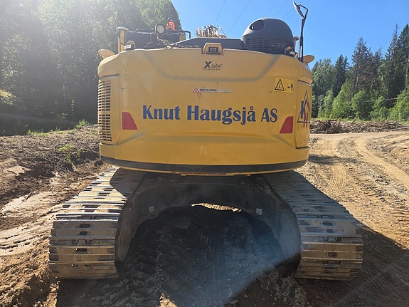 Komatsu 228 3 of 5