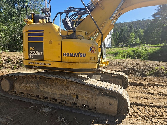 Komatsu 228 5 of 5