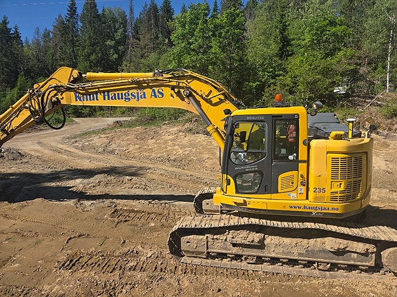 Komatsu 228 2 of 5