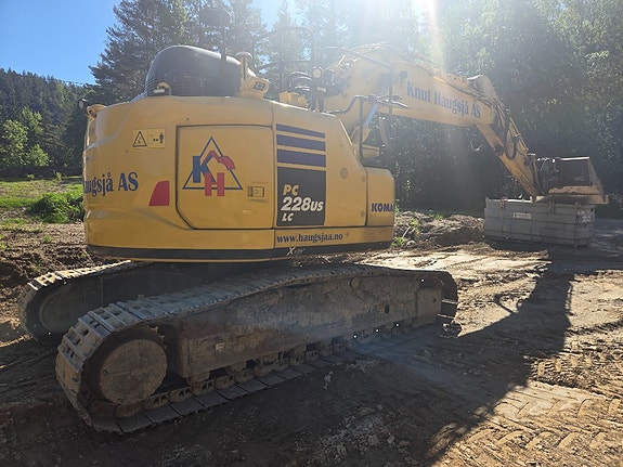 Komatsu 228 4 of 5