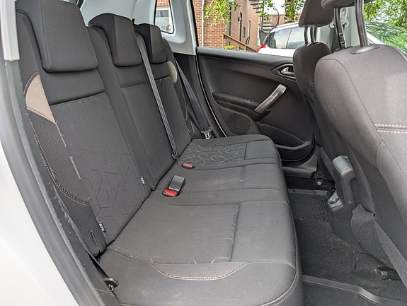 Peugeot 2008 21 of 27
