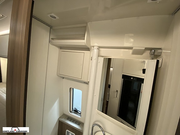 KABE TM Van V690 19 of 30