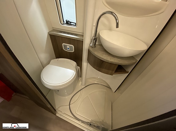 KABE TM Van V690 21 of 30
