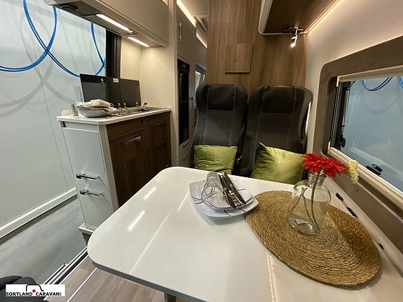 KABE TM Van V690 12 of 30