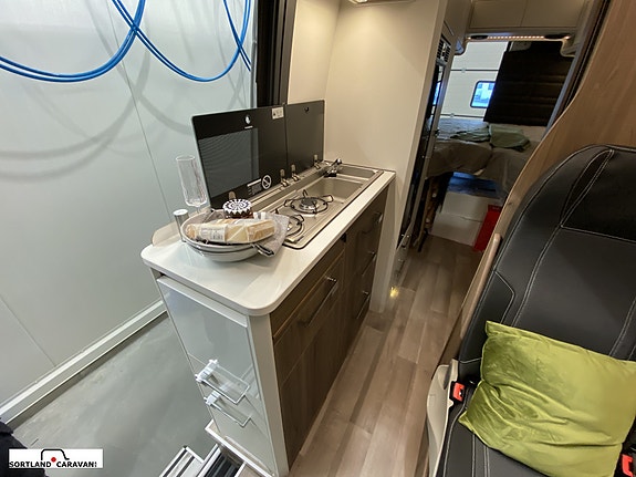 KABE TM Van V690 13 of 30