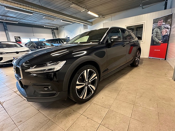 Volvo V60 Cross Country 11 of 28
