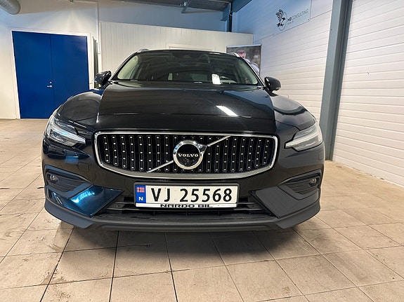 Volvo V60 Cross Country 2 of 28