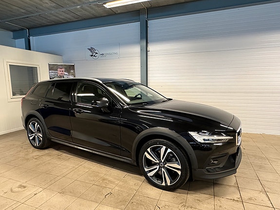 Volvo V60 Cross Country 3 of 28