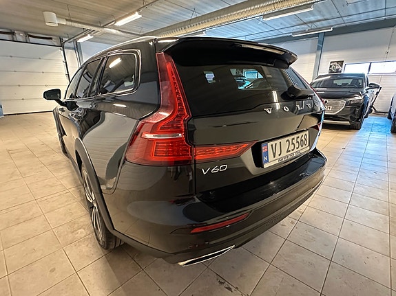 Volvo V60 Cross Country 10 of 28