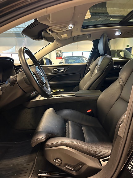 Volvo V60 Cross Country 14 of 28