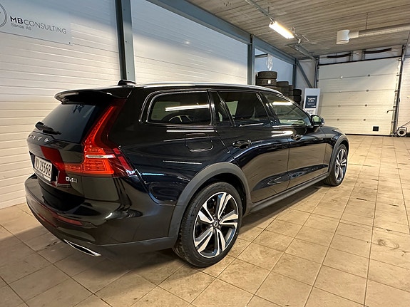 Volvo V60 Cross Country 6 of 28