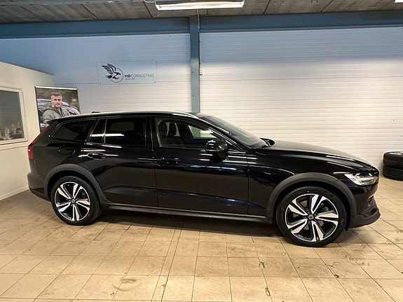 Volvo V60 Cross Country 4 of 28