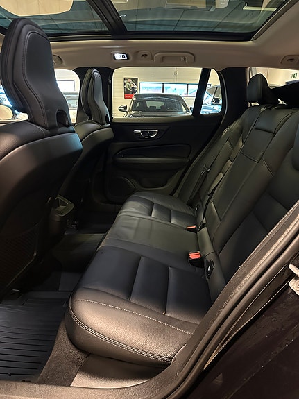 Volvo V60 Cross Country 18 of 28