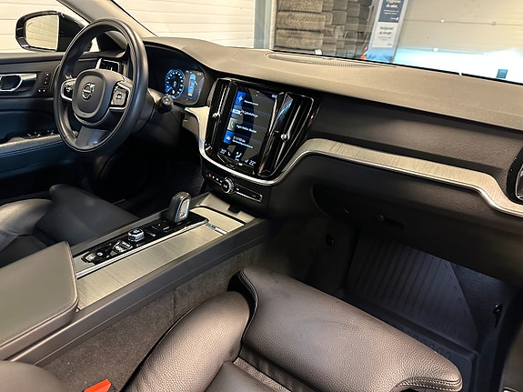 Volvo V60 Cross Country 17 of 28