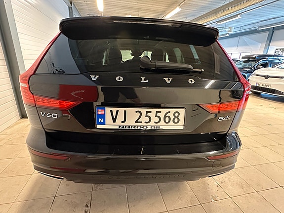 Volvo V60 Cross Country 7 of 28