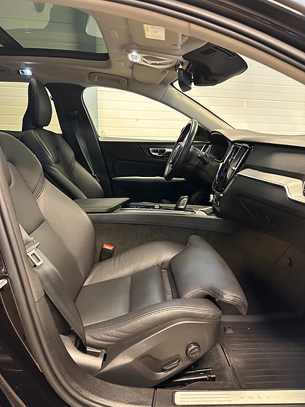 Volvo V60 Cross Country 20 of 28