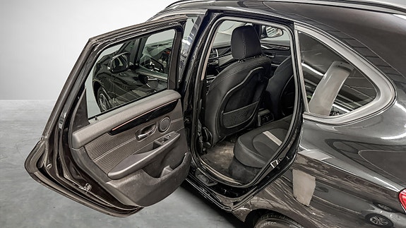 BMW 225xe 18 of 25