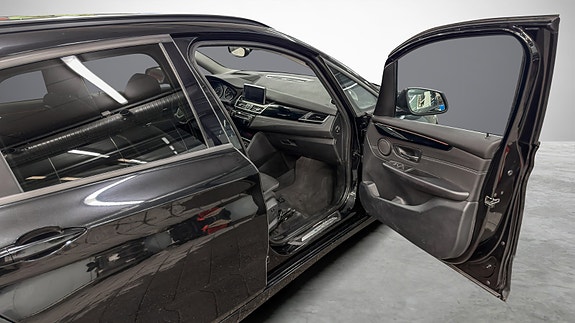BMW 225xe 17 of 25