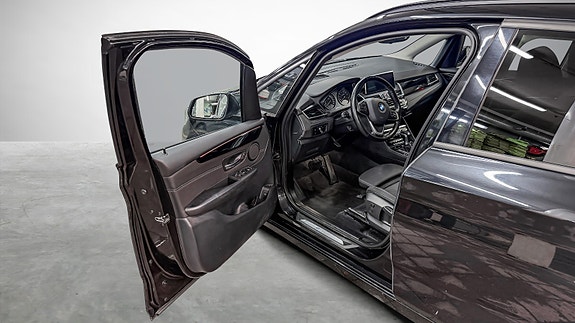 BMW 225xe 9 of 25