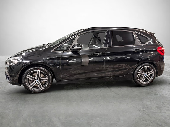 BMW 225xe 2 of 25