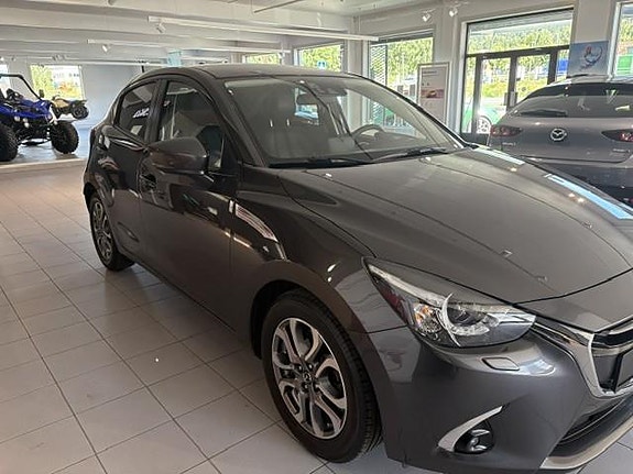 Mazda 2 3 of 5