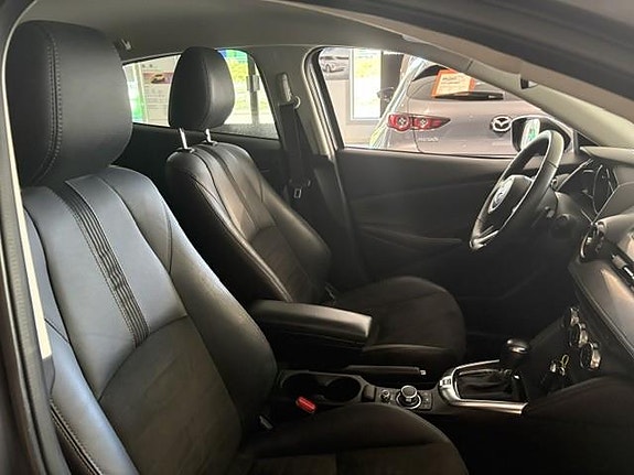 Mazda 2 4 of 5