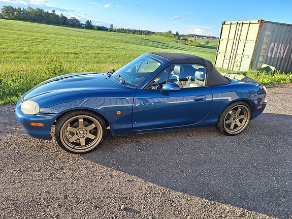 Mazda MX-5 4 of 5