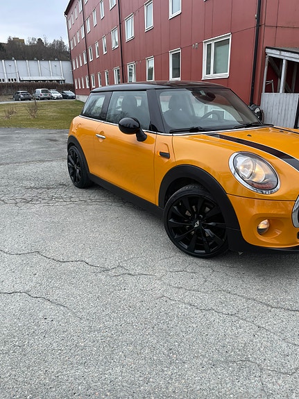 MINI One 4 of 26