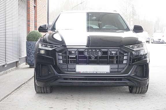 Audi Q8 3 of 5