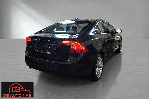 Volvo S60 4 of 5