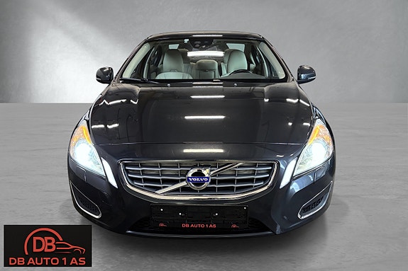 Volvo S60 2 of 5