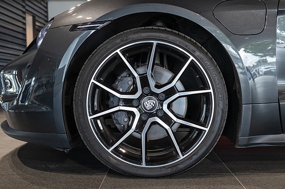 Porsche Taycan Sport Turismo 11 of 30