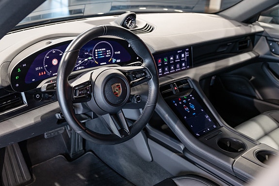 Porsche Taycan Sport Turismo 19 of 30