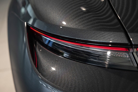 Porsche Taycan Sport Turismo 10 of 30