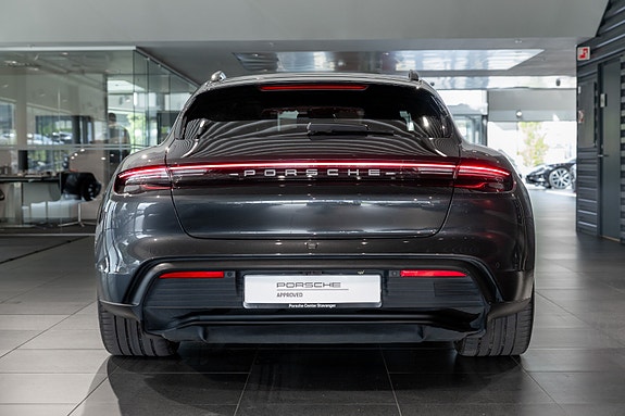 Porsche Taycan Sport Turismo 4 of 5