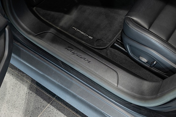 Porsche Taycan Sport Turismo 15 of 30