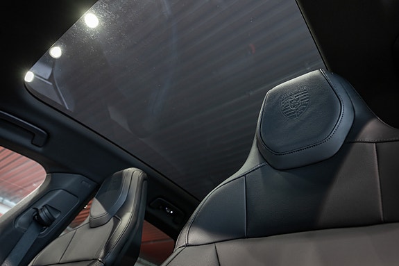 Porsche Taycan Sport Turismo 27 of 30