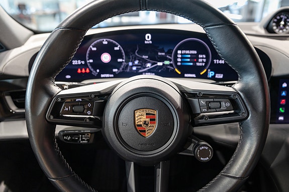 Porsche Taycan Sport Turismo 21 of 30