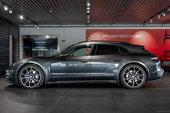Porsche Taycan Sport Turismo 2 of 5