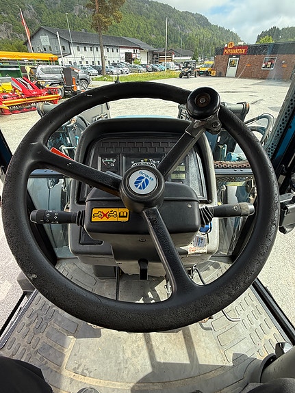 New Holland 8160 13 of 26