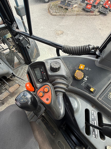 New Holland 8160 16 of 26
