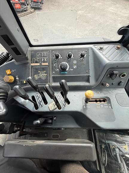 New Holland 8160 17 of 26