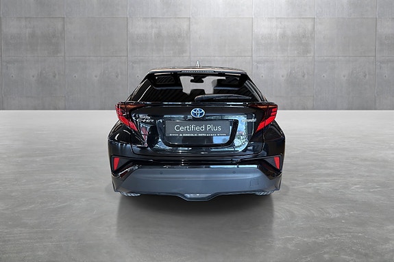 Toyota C-HR 4 of 5