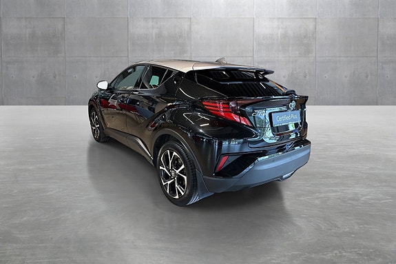 Toyota C-HR 3 of 5